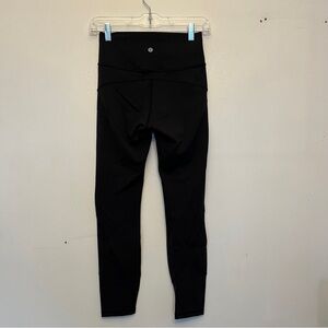 Lululemon In Movement Leggings 25” — Size 6